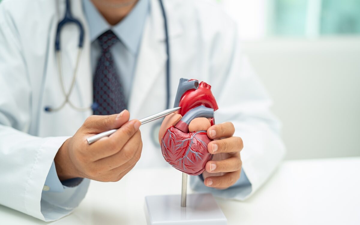 doctor explaining about asymptomatic heart disease