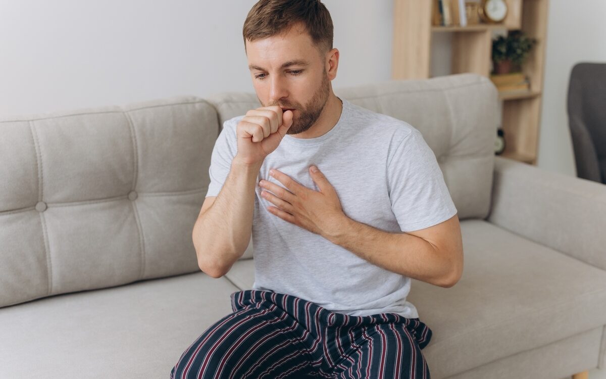 man experiencing early signs of lung disease